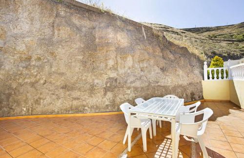 Galdar Villa | Villa Palomino - Sleeps 6 - Parking - Pet Friendly
