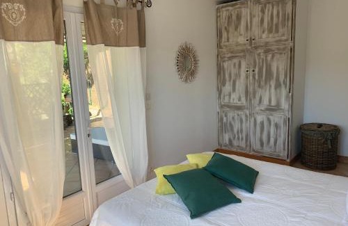 Tizzano Apartment | Villa Pampasgiolu