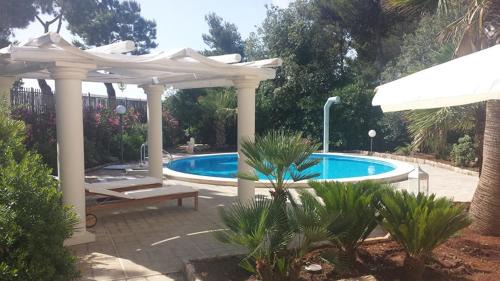 Selva di Fasano Villa | Villa panoramica con piscina