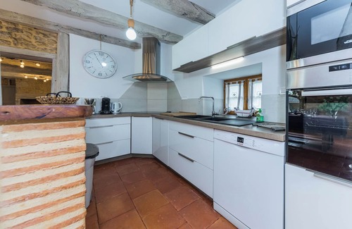 Saint-Rabier House | Villa Paola, beautiful holiday home with a large fenced private swimming pool.