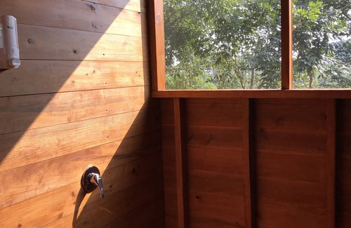 Mount Hope Cottage | Villa Parrot - new house within the trees