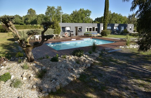 Saint-Andre-de-Cubzac Apartment | Villa Parenthèse, holiday home with swimming pool