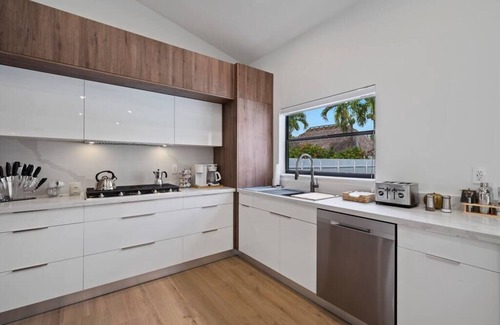 Richmond West House | Villa Paradise ~ Miami Lux Gem ~ Heated Pool ~ Game Room