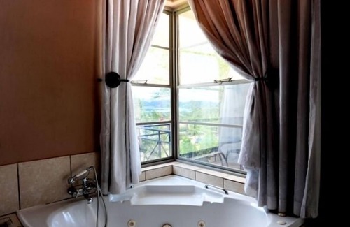 Hartbeespoort Hotel | Villa Paradiso Country Manor