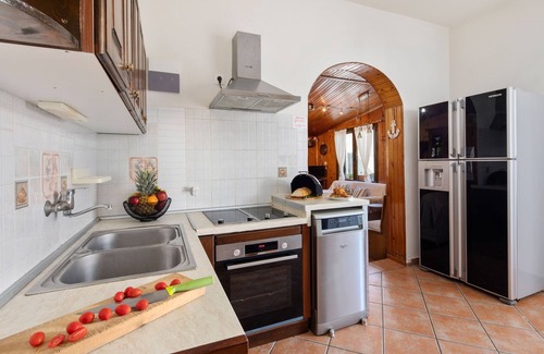 Roda Villa | Villa Paradiso: Large, modern villa, private pool close to beach