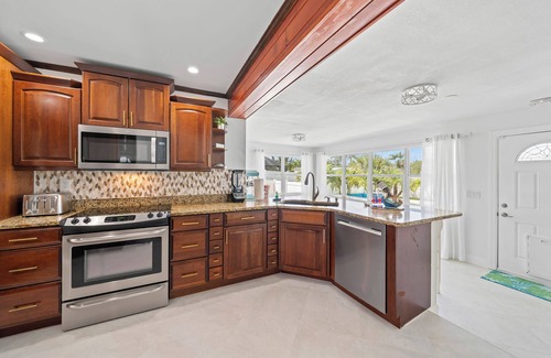 Seacoast Shores House | Villa Paradisus. Heated Pool! 6 min to the beach