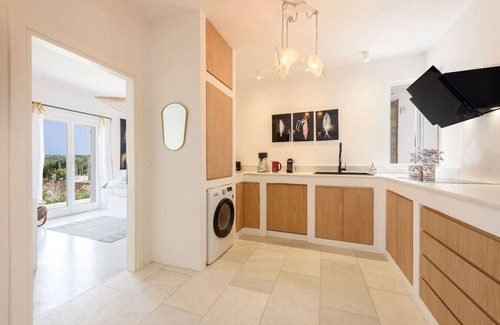 Nea Cryssi Akti House | Villa Paralia - Beach Acccess