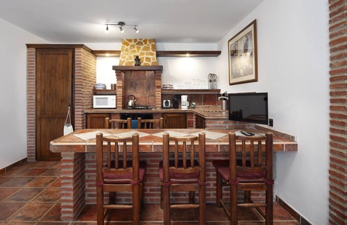 Villanueva del Trabuco Villa | Villa 'Pasa Fina, Luxury Holiday Retreat' with Mountain View, Shared Pool and Wi-Fi