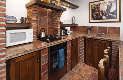Villanueva del Trabuco Villa | Villa 'Pasa Fina, Luxury Holiday Retreat' with Mountain View, Shared Pool and Wi-Fi