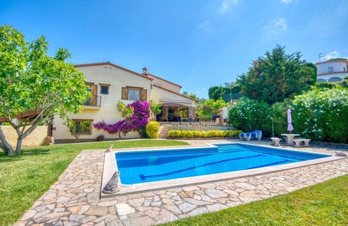 Calonge Ski Chalet | Villa Pasha - Your family retreat on the Costa Brava