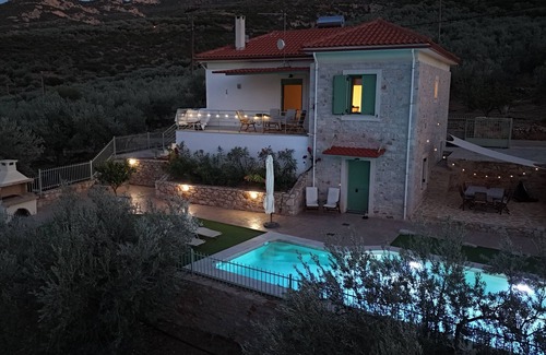 Kefalari Apartment | Villa Pasithea: Family-Friendly Seaside Bliss in the Heart of the Peloponnese!