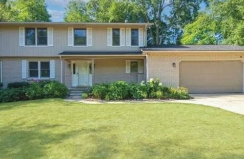 Bloomfield Hills House | Villa Patricia ideal for long term stays-near lakes