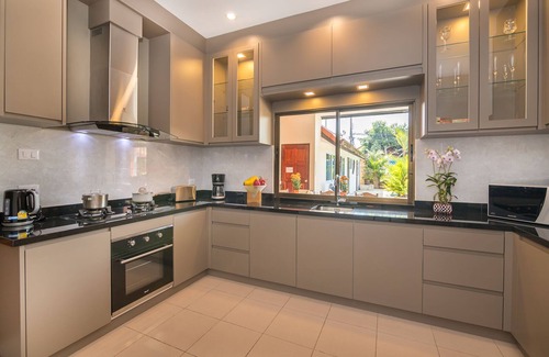 Nong Prue Villa | Villa Pattaya Hill minutes from the Beach and City Pattaya