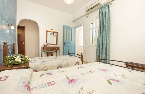 Karterados Hotel | Villa Pelekanos