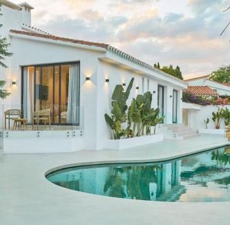 San Pedro de Alcantara Villa | Villa Peman Luxurious Beachside Villa
