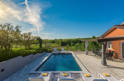 Radini Apartment | Villa Pendolina with Private Pool, Garden and BBQ