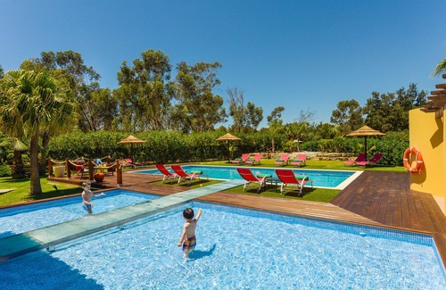 Penina Villa | Villa Penina Gardens Heated Pool, Jacuzzi, Cinema, GYM, Games and Gardens