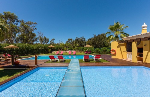 Penina Villa | Villa Penina Gardens Heated Pool, Jacuzzi, Cinema, GYM, Games and Gardens