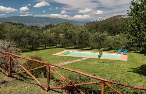 SantʼAndrea di Compito House | Villa Pergolone - Country House with Pool & Garden close to Lucca and Beaches