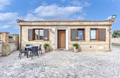 Alessano Villa | Villa 'Petfriendly' with Private Terrace, Wi-Fi and Air Conditioning