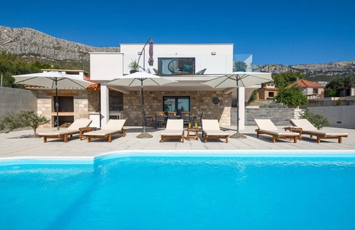 Kastel Sucurac Villa | Villa Petra Divine with Heated Pool