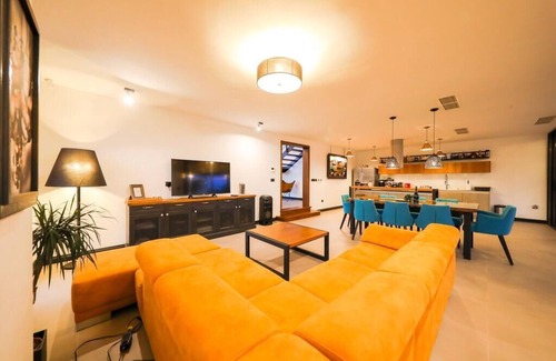 Zadar Villa | Villa Petra - Luxury Villa w Pool, Sauna & Tennis Court