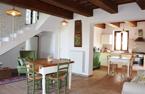 Furlo Villa | Villa Petra Marche - Piscina e giardino privato a pochi Km da spiagge Adriatiche