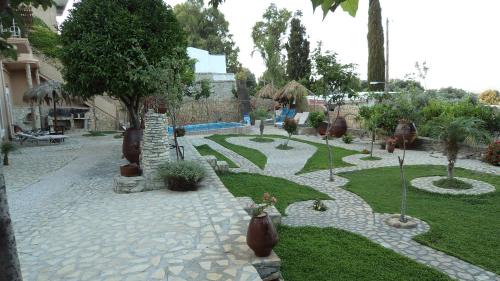 Kalochorafitis Villa | Villa Petra with heated pool