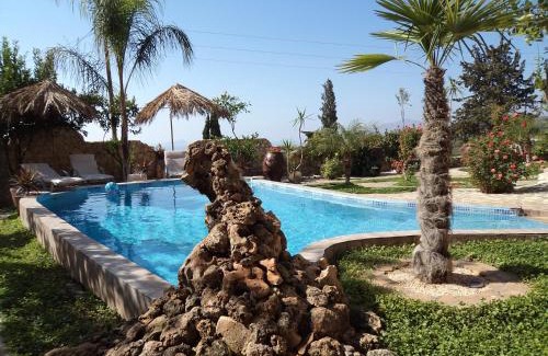 Kalochorafitis Villa | Villa Petra with heated pool