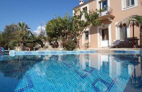 Kalochorafitis Villa | Villa Petra with heated pool
