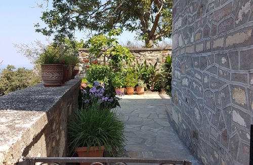 Petra House | Villa Petri - A beautiful traditional house with sea views and stunning sunsets