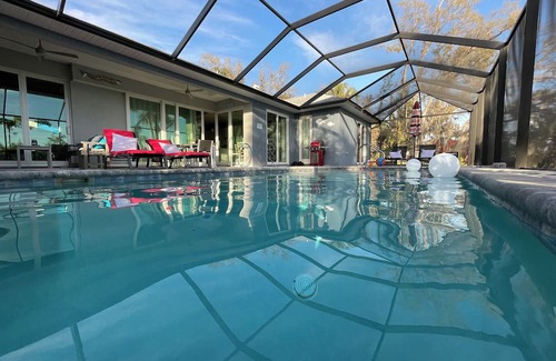 Broadmoor House | Villa Philippa a wonderful place to enjoy, modern, new, on the canal, south facing