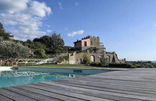 Iano Villa | Villa Pietrina: An elegant and welcoming three-story ancient watch tower surrounded by the greenery, with Free WI-FI.