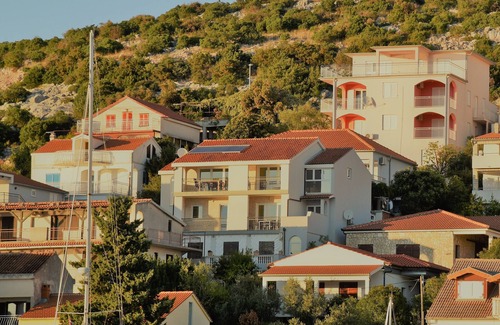 Tijesno Apartment | Villa Pina-TOP * Apartment Evitos by the sea in Tisno/Dalmatia