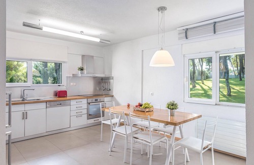 Sane Villa | Villa Pinewood - Six Bedroom Villa, Sleeps 12