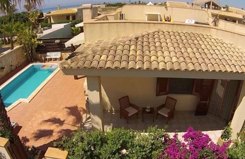 Tre Fontane Villa | " VILLA PINO " with pool for smart working only 50m from the see