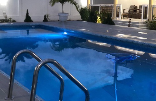 Pointe-Noire Apartment | villa piscine orchidée