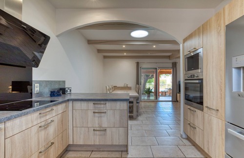 Le Bosc Villa | Villa 'Piscine Proche Lac Du Salagou' with Private Pool, Private Terrace and Wi-Fi
