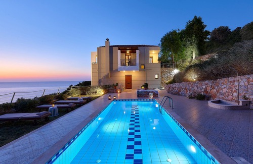 Drosia Villa | Villa Pitho - Only 600m from the beach
