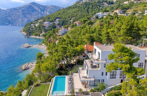 Brela Villa | Villa Platinum - outstanding beachfront villa with 9 bedrooms