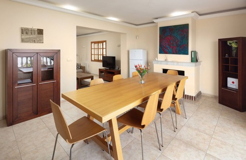 Sitio de Calahonda Villa | Villa Playa - Spacious 5 Bedroom Beachside Villa in Mijas Costa with Pool & AC