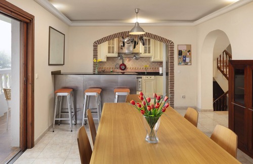 Sitio de Calahonda Villa | Villa Playa - Spacious 5 Bedroom Beachside Villa in Mijas Costa with Pool & AC