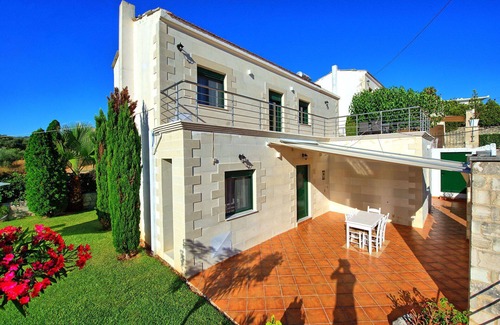Vryses Villa | Villa Politini – Vacation villa with private pool in Vrisses, Crete