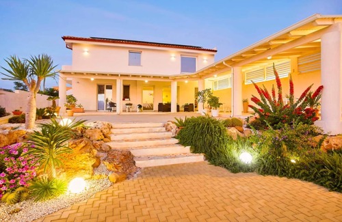 Petrosino Villa | Villa Pomelia by Xenia Sicily Villas