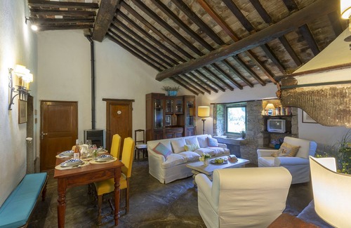 Londa House | Villa + pool near Florence. La Casaccia . Sleeps 6+ 1 baby. Peace and views