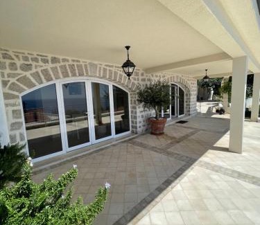 Rezevici Villa | Villa Portico