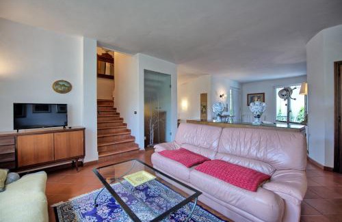 Pratovecchio Villa | Villa Pratovecchio by PosarelliVillas
