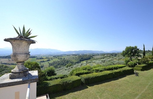San Brizio Villa | Villa Prestigio Grande: A charming three-story historical villa situated in an elegant eighteenth-century building, with Free WI-FI.