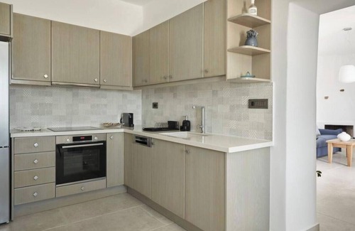 Tourlos Villa | Villa 'Princess Ann' with Sea View, Wi-Fi and Air Conditioning