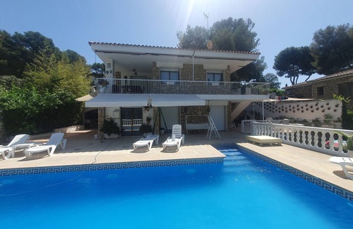 Tarragona Villa | Villa private pool, barbecue, close to beaches